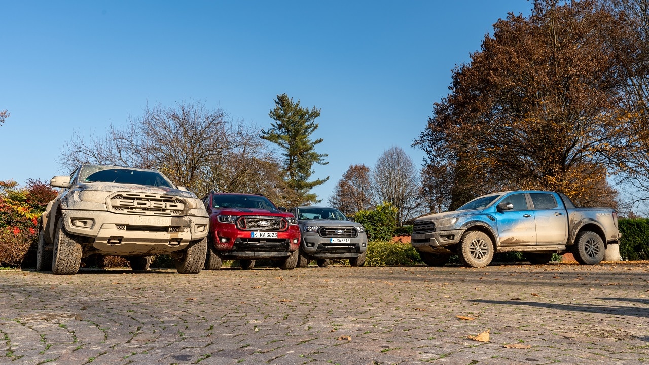 C'è qualcosa di più divertente del guidare tre Ford Ranger nel fango? thumbnail