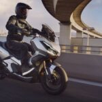 Honda ADV350, lo scooter urbano che strizza l'occhio all'off-road thumbnail