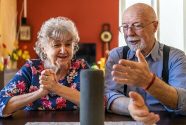 Agli anziani italiani piacciono gli assistenti vocali thumbnail