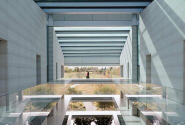 Il team design di Apple mostra l'Apple Park thumbnail