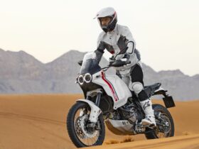 Ducati DesertX, arriva l'enduro dal gusto retrò ma con tanta tecnologia thumbnail