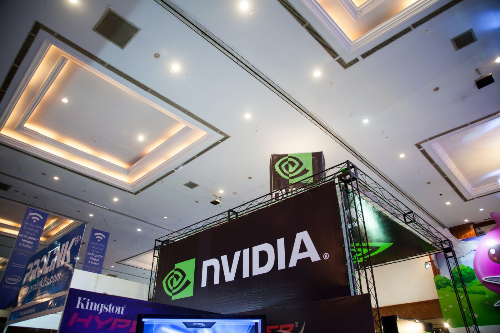 NVIDIA presenta ufficialmente la nuova GeForce RTX 2060 da 12 GB thumbnail