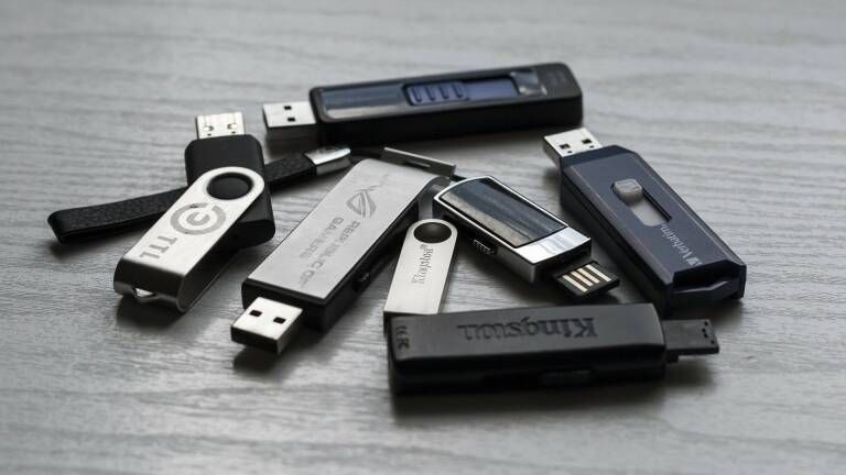 usb stick that self-destructs-min