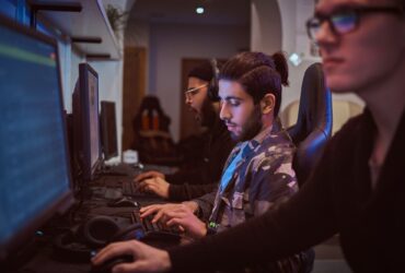 Un videogame che paga i giocatori? Esiste e si chiama Sword of the Magi thumbnail