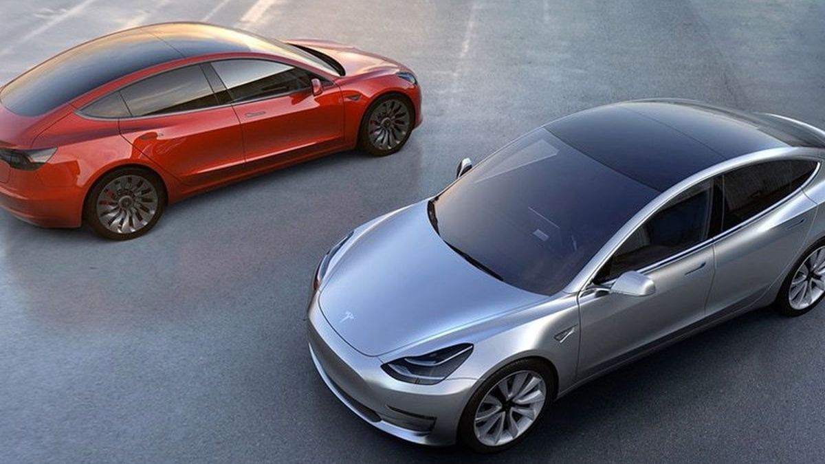 Tesla richiama quasi 500mila auto per problemi di sicurezza thumbnail