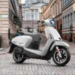 Kymco lancia lo scooter Like 125 EV: 200 Km di autonomia a 1.200 euro thumbnail