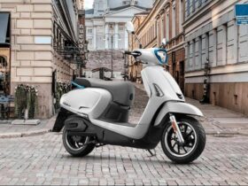 Kymco lancia lo scooter Like 125 EV: 200 Km di autonomia a 1.200 euro thumbnail