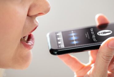 Assistenti vocali: l’Ue contro lo strapotere delle Big Tech thumbnail