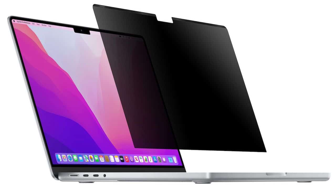 Al CES 2022 i nuovi display per la privacy per MacBook Pro thumbnail