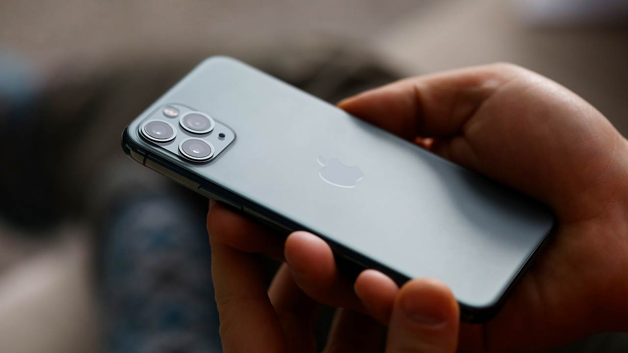 iPhone 14 Pro, il display forse avrà due 'buchi' thumbnail