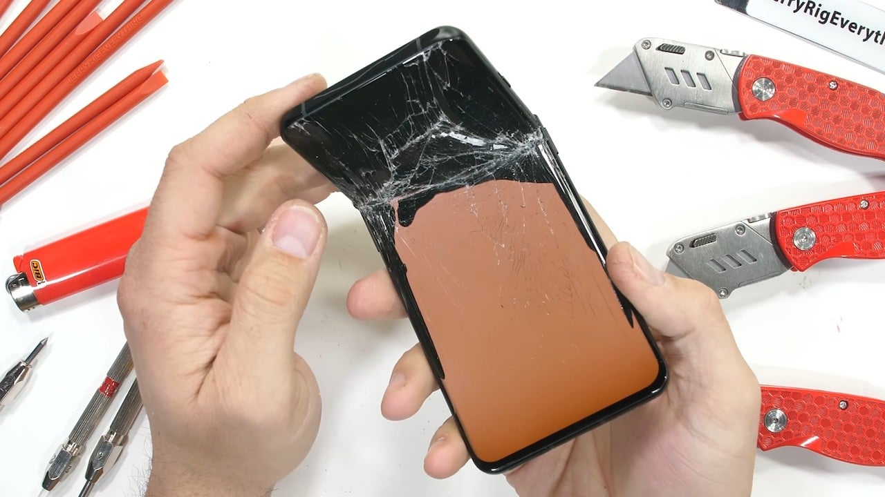 OnePlus 10 Pro soccombe al test di resistenza thumbnail