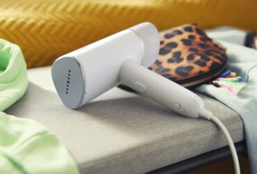 Philips presenta le stiratrici verticali Serie 3000 thumbnail