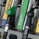 Prezzo dei carburanti alle stelle: benzina e diesel superano i 2 euro al litro thumbnail