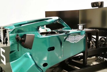 Vettel si potrà allenare a casa con il simulatore fornito da Aston Martin thumbnail