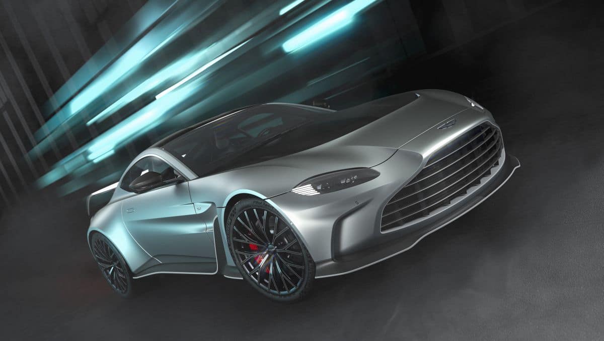 Aston Martin con la Vantage V12 propone l'ultima supercar con l'iconico motore thumbnail