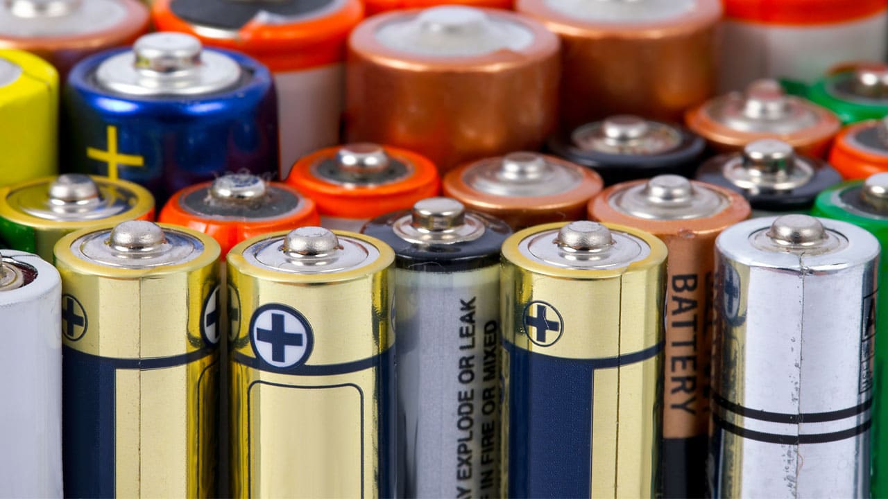 Batterie ricaricabili e sostituibili: la proposta dell'Unione Europea thumbnail