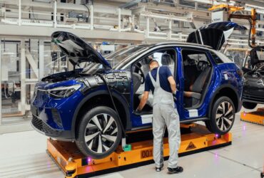 Il Gruppo Volkswagen riprende la produzione nei suoi stabilimenti di auto elettriche thumbnail