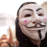 Anonymous svela i piani russi e prova a comprare carri armati thumbnail