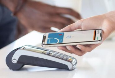 Apple e Google, stop al supporto ai pagamenti russi con le carte Mir thumbnail