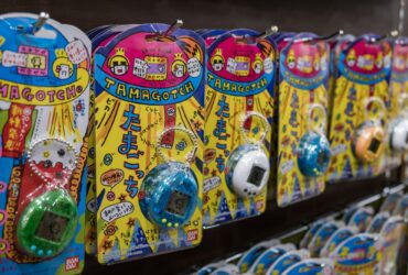 Una nuova collaborazione tra BTS e Bandai trasforma la band k-pop in Tamagotchi thumbnail