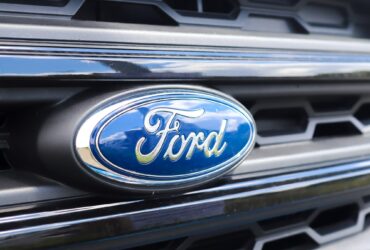 Ford testa una nuova tecnologia per semafori intelligenti thumbnail