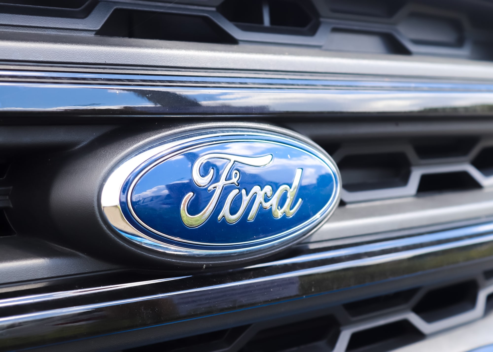 Ford tests new technology for smart traffic lights thumbnail