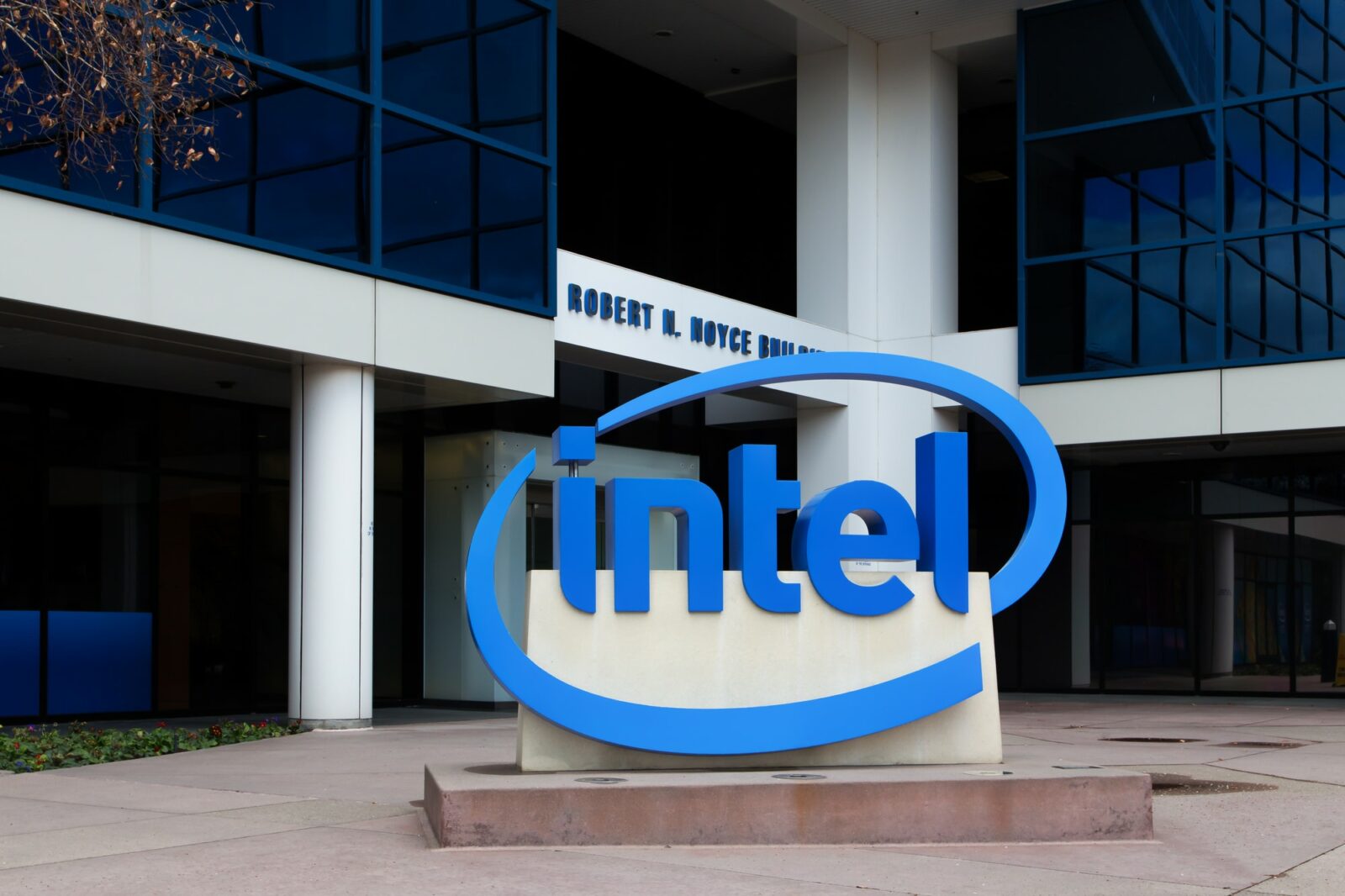 Intel presenta la piattaforma vPro con processori di 12° generazione thumbnail