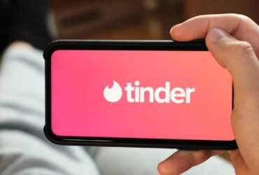 Tinder sfida le donne a fare la prima mossa per sfuggire agli stereotipi thumbnail