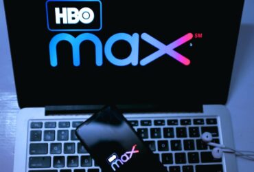 Nasce Warner Bros Discovery, nuovo colosso di streaming e intrattenimento thumbnail