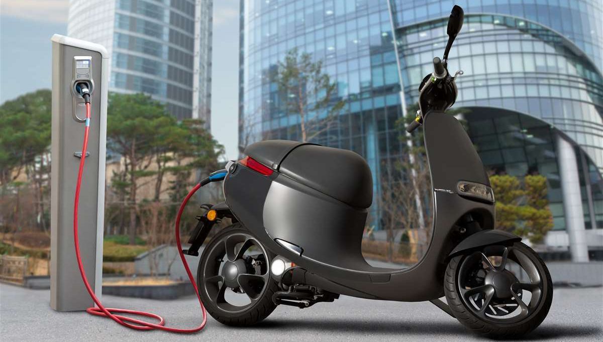 Anche moto e scooter a basse emissioni ricevono gli incentivi thumbnail