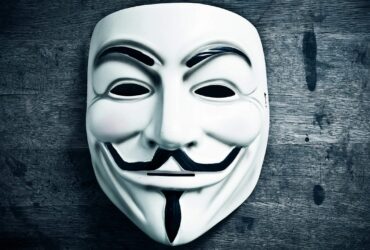 Anonymous avverte Elon Musk dopo l'acquisizione di Twitter thumbnail