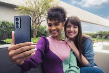 Motorola Edge 30, il più sottile degli smartphone 5G thumbnail