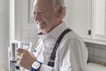 Comarch ConTe, un bracciale per migliorare la qualità della vita dei pazienti fragili thumbnail