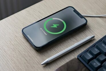 Apple, senza caricatore risparmia 550 mila tonnellate di minerali thumbnail