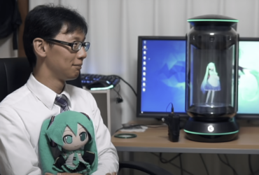 In Giappone un uomo ha sposato un ologramma: “Sono un fictosessuale" thumbnail