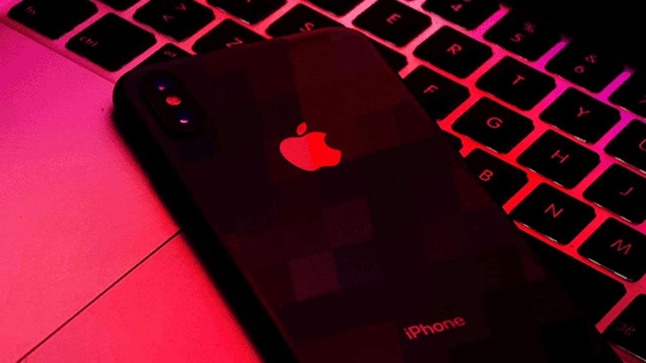 Uno spyware attacca gli iPhone di almeno 5 ufficiali UE thumbnail
