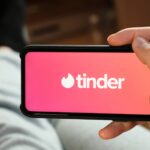 Tinder sbarca su Instagram insieme ad una campagna social con Gaia Clerici, Tananai e altri thumbnail