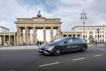 Mercedes-Benz Drive Pilot, in Germania debutta la guida automatizzata di livello 3 thumbnail