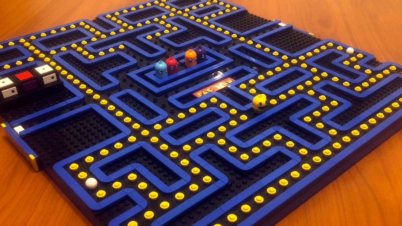 Il primo livello di Pac-Man con i mattoncini LEGO - L'opera di Loris Donadello 