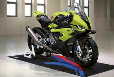 BMW propone una moto esclusiva per celebrare i 50 anni della divisione M thumbnail