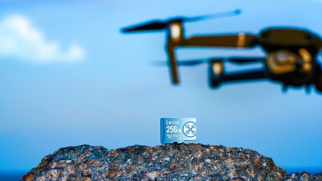 Lexar FLY microSDXC USH-I, ideali per smartphone, droni e action cam thumbnail