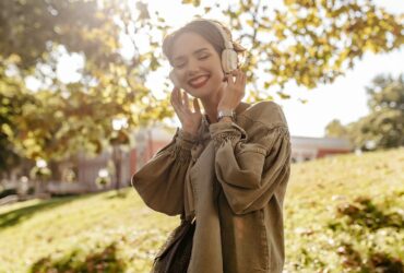 Le migliori cuffie e auricolari per l'estate thumbnail