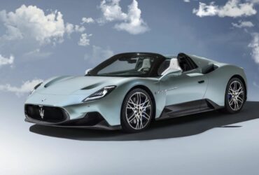 Maserati MC20 Cielo, la supercar diventa spyder e si apre alla volta celeste thumbnail