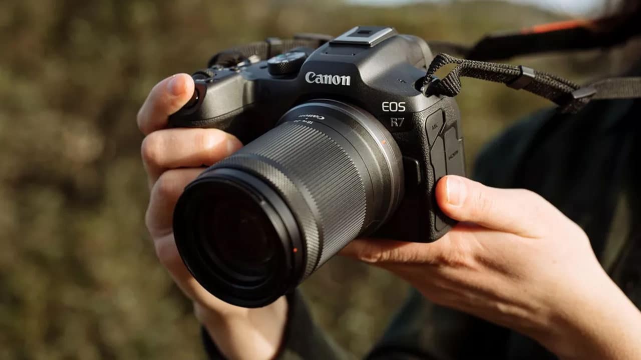 Canon EOS R7 e EOS R10: caratteristiche, prezzo e prova delle nuove fotocamere ibride thumbnail