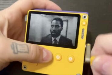 Playdate è in grado di riprodurre Tenet e altri film con la manovella thumbnail