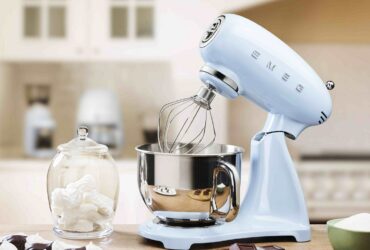 Smeg rinnova la gamma di impastatrici Full Color con nuove tonalità pastello thumbnail