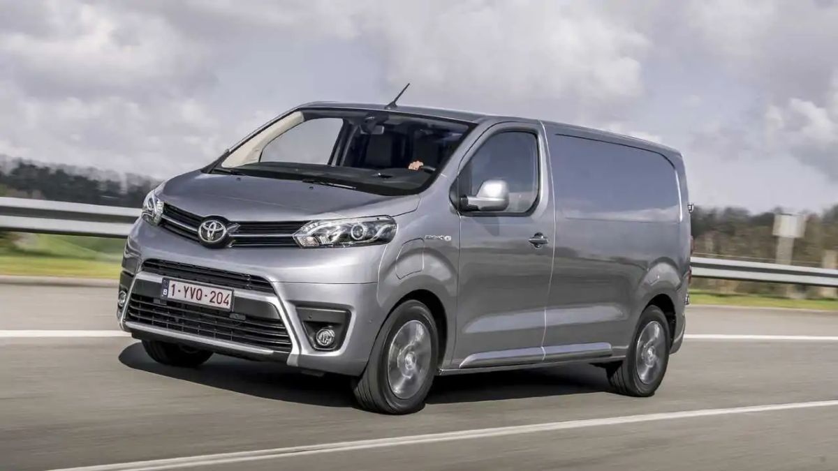 Stellantis e Toyota insieme per nuovo furgone commerciale, anche in versione elettrica thumbnail