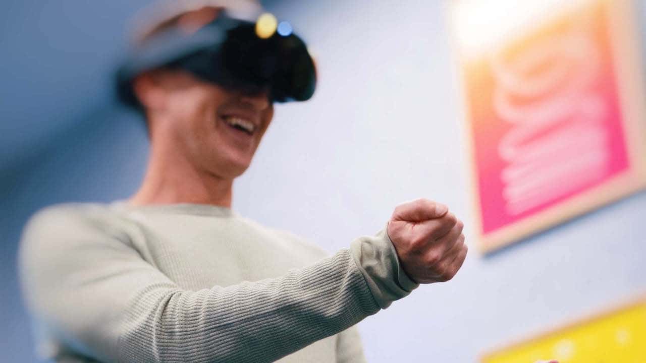 Zuckerberg svela il visore Project Cambria VR thumbnail