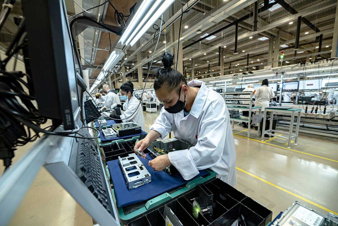 Lenovo opens plant in Ullo: Hungary is the first in Europe