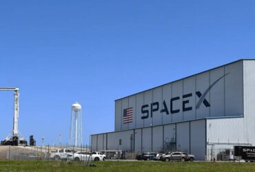 SpaceX, i dipendenti criticano Elon Musk: "fonte di distrazione e imbarazzo" thumbnail